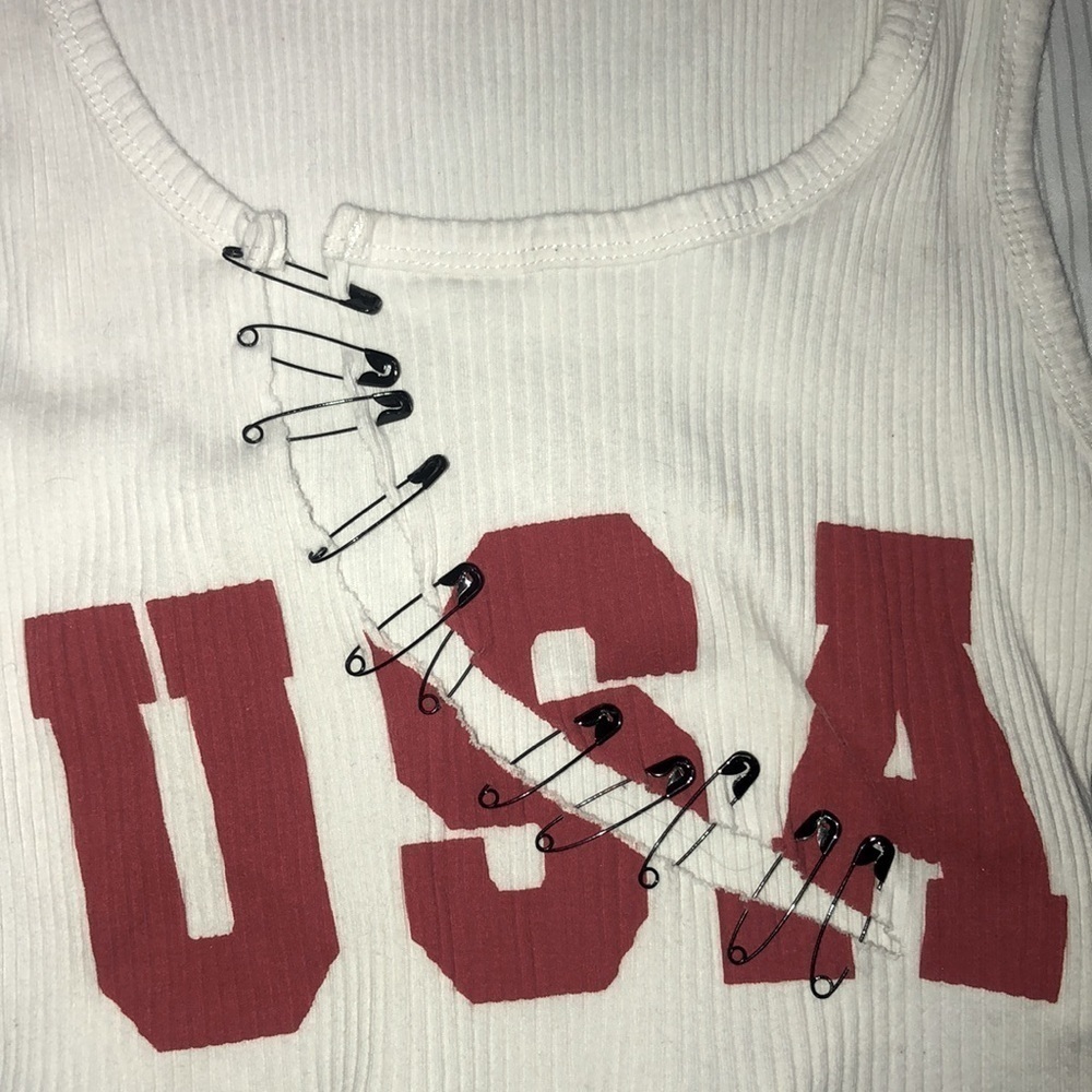 SHEIN Pin Front Letter Graphic Crop Tank Top and AEO Jean Shirties - Picture 4 of 6